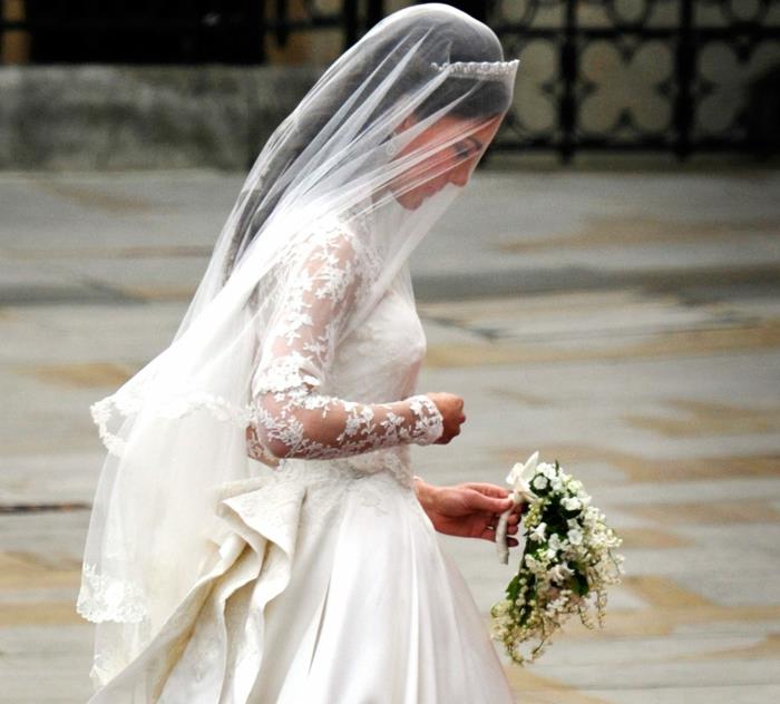 Bohemiška Kate Middleton vestuvinė suknelė, tiulio šydas, nėrinių rankovės