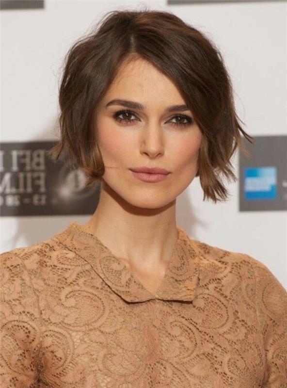 Keira Knightley Kratka potopna Bob ideja z asimetričnimi šiškami Daljši sprednji prameni Ideja o žensko elegantni pričeski