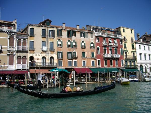 Binaları-gören-güzel-Venedik-kasaba-yeniden boyutlandırılmış