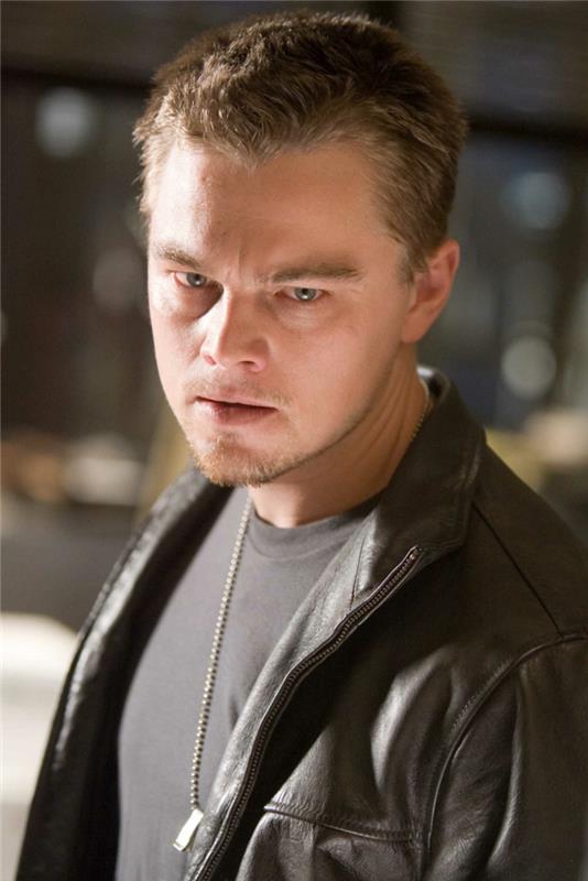 LEONARDO DiCAPRIO, Warner Bros'ta tehlikeli bir gizli görev üstlenen bir eyalet polisi olan Billy Costigan'ı canlandırıyor. Resimler?? suç draması ?? The Departed. ?? FOTOĞRAFLAR YALNIZCA BU BELİRLİ SİNEMA GÖRÜNTÜSÜNÜN REKLAMI, TANITIMI, TANITILMASI, TANITILMASI VEYA İNCELENMESİ İÇİN KULLANILACAK VE STÜDYOUN MÜLKİYETİNDE KALMAKTADIR. SATIŞ VEYA YENİDEN DAĞITIM İÇİN DEĞİLDİR.