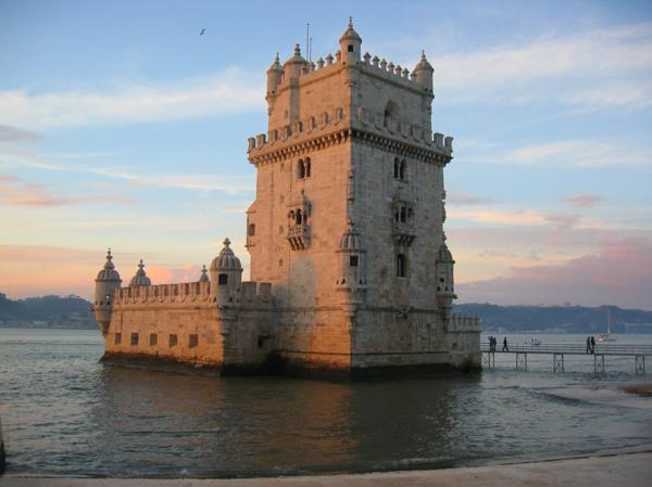 Lizbon-torre-de-belem-lisboa-la-mer