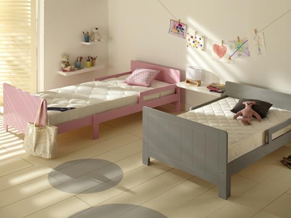 Zamenljiva postelja-v-roza-sivi barvi