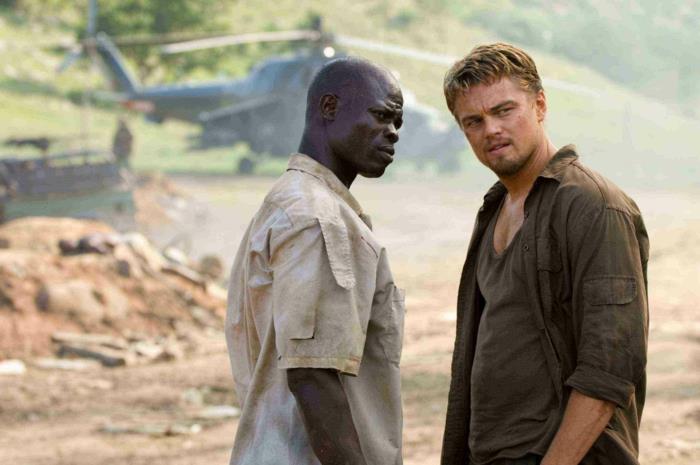 LEONARDO DiCAPRIO, Warner Bros.'da Danny Archer'ı, DJIMON HOUNSOU ise Solomon Vandy'yi canlandırıyor. Resimler 've Sanal Stüdyolar' aksiyon draması