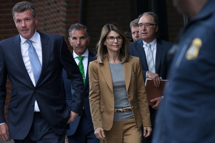 Suçlarını kabul etmeyi reddeden Lori Loughlin ve Mossimo Giannulli'ye suçlamalar artıyor