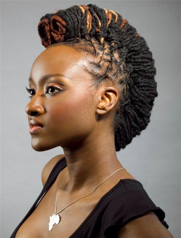 afro moters šukuosenos idėja plonos afrikietiškos pintinės, susisukusios į kreta vanago mohawk
