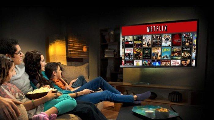 Netflix, haftalık bölümler sunmak için bazı yeni programlarda aşırılıktan çekiliyor