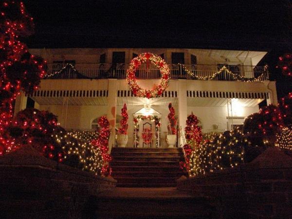 Old-Fashioned-Outdoor-Christmas-Light-Decorating-Ideas-spremenjena velikost