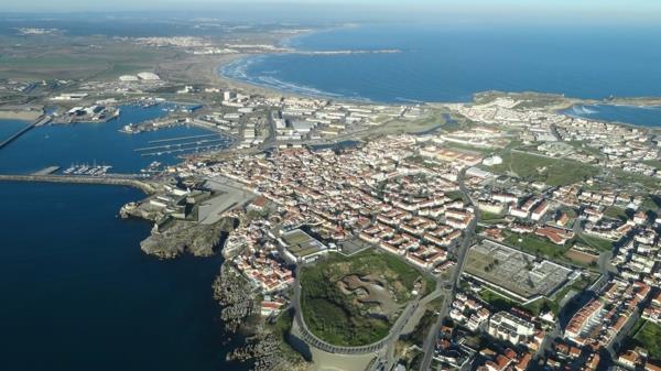 Peniche-ada-lisbon-yakın-uçak-görünümü-yeniden boyutlandırılmış