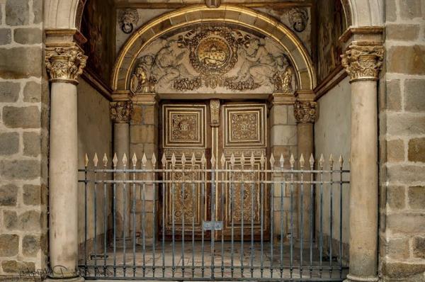 Porte-dorée-chateau-de-Fontainebleau-Rabah-Robert-KEBBI-photo-HDR-2013-spremenjena velikost