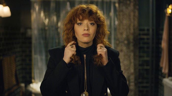 image Natasha lyonne kot Nadia v seriji ruskih punčk na ruski punčki Netflix