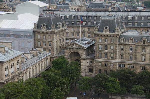 Policijos prefektūra iš Notre Dame-de-Paris-Haussmmannian-architektūra