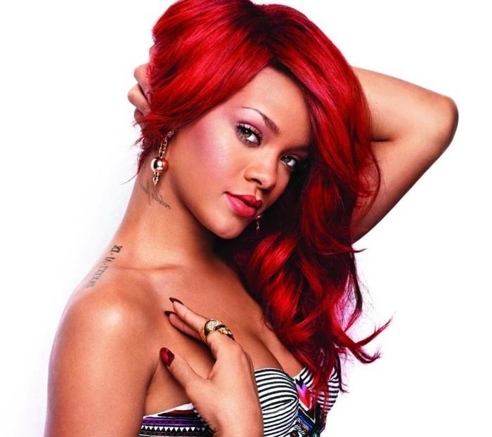 Rihanna-rdeča-kalifornija-rdeče-barve-lasje-glej-kako