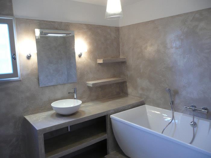 duvarlarda mumlu beton banyo için çimento dekoru dolap rafları