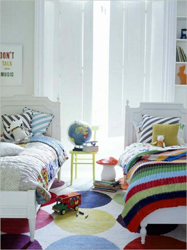 Dnevna soba-postavitev-s-barvitimi-preprogami-idejami-otroška soba