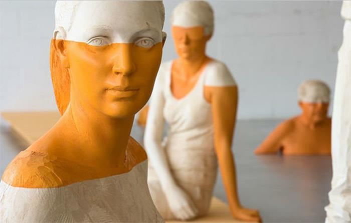 Skulpture-Willy-Verginer-žive-lesene ženske