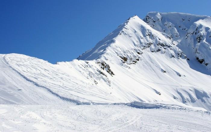 Ski-stay-Bulgaria-snowboard-vacation-springs-cheap