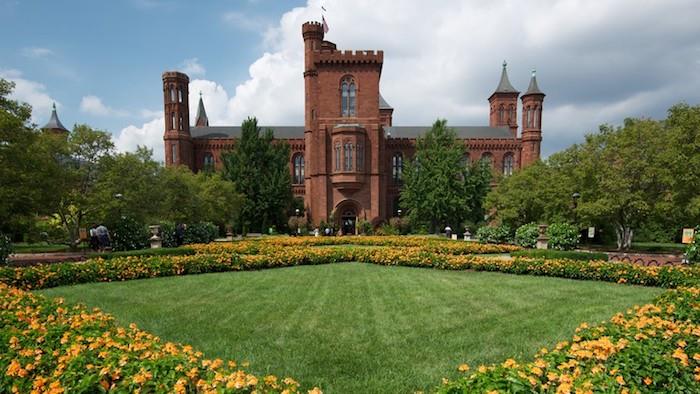 Ameriški muzej Smithsonian Institution v Washingtonu in njegovi vrtovi