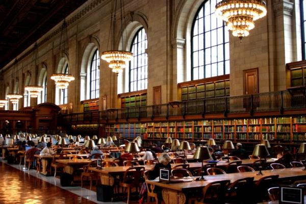 Ukraina-biblioteka-klasikinė-architektūra