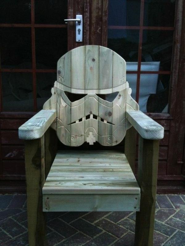 A-gift-man-woman-geek-chair