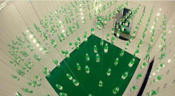 Korėjietiškas gėrimo prekės ženklas sukuria žaidimų kambarį su utėlių batutu