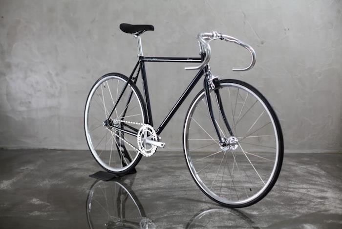 črno -kromirana fiksna kolesa preprosta vintage ideja za pretvorbo