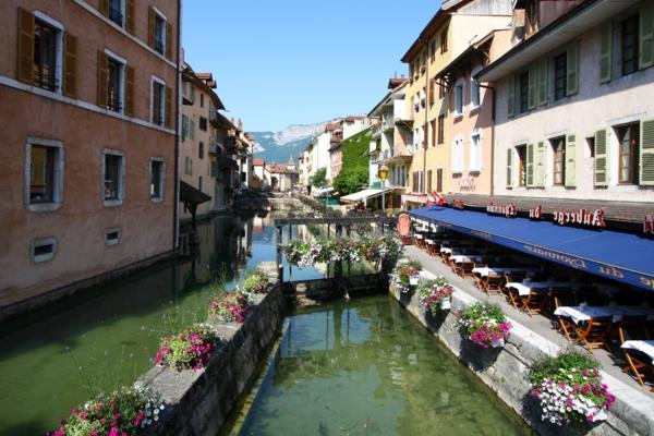 Venedik-yeniden boyutlandırılan-evlerle-kanalı-ziyaret edilmesi gereken-