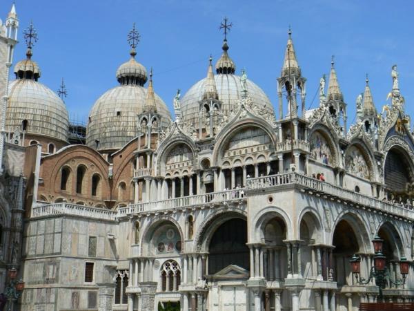 Venedik-ziyaret edilmesi gereken-saint-mark-basilikanın-çatıları-yeniden boyutlandırılmış