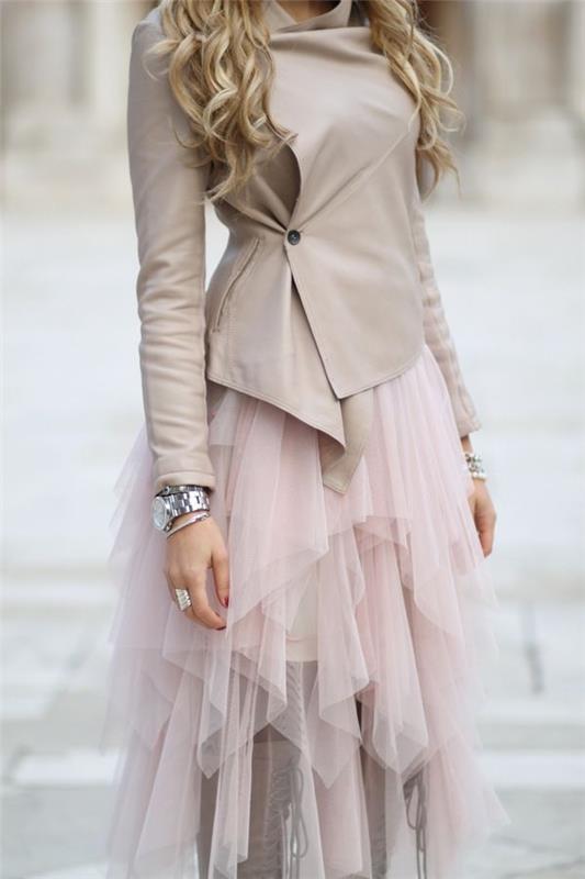 Usnjena jakna-elegantna-ženska-obleka-v roza barvi