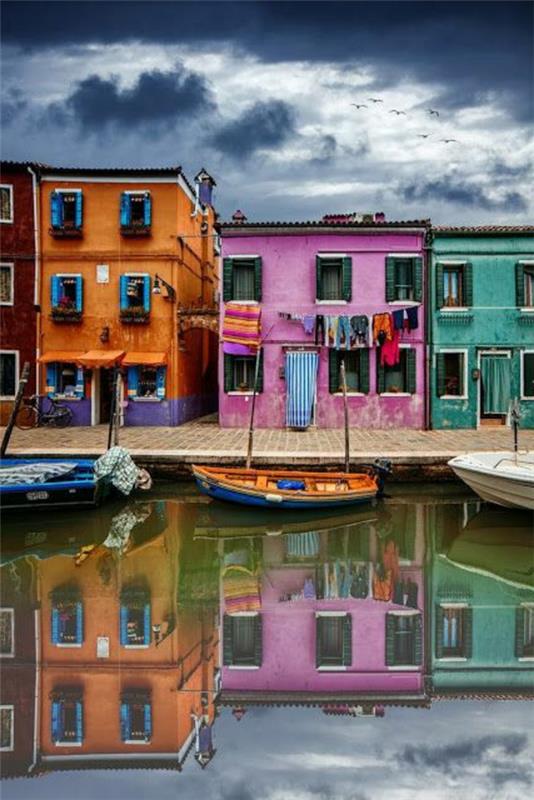 Ziyaret-Venedik-oldukça-romantik-ve-tarihi-şehir-akşam-renkli