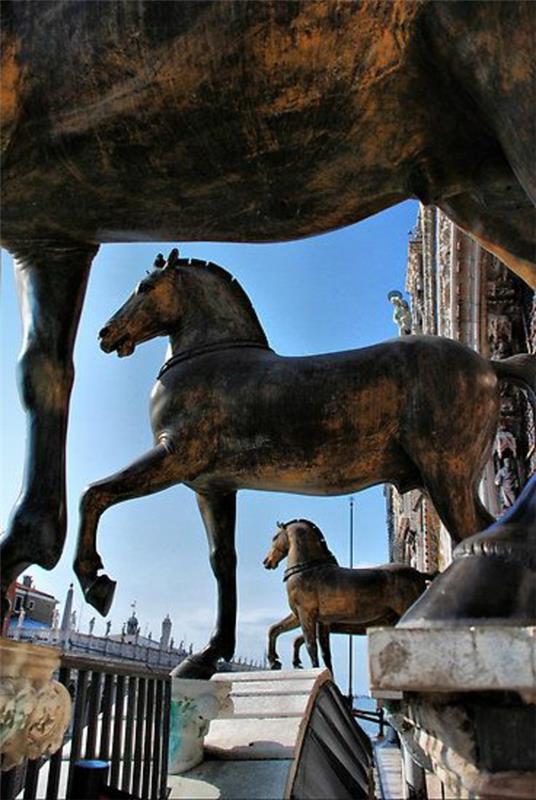 Ziyaret-Venedik-yerleri-kaçırılmaması-anıtsal-boyutlandırılmış-atlar