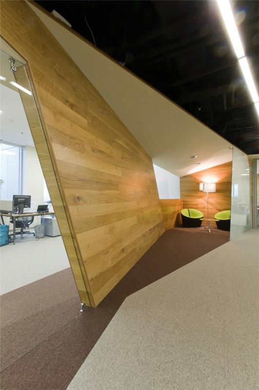 nuožulnios-medinės pertvaros-itin moderniam biurui