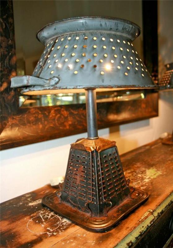originalus abažūris, metaliniai indai, paversti apšvietimu