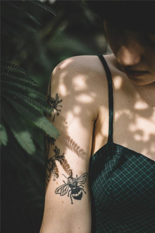 Lepa grafična tetovaža čebel, lepa ženska, tetovirana na roki, idejna tetovaža, elegantna tetovaža