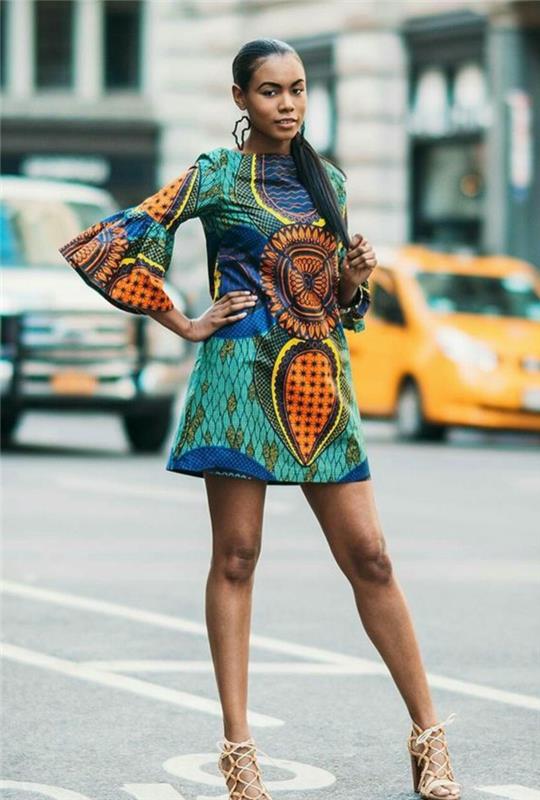 Moda femminile con damga africane, vestito midi colorato, manica peplum, ragazza con capelli lisci