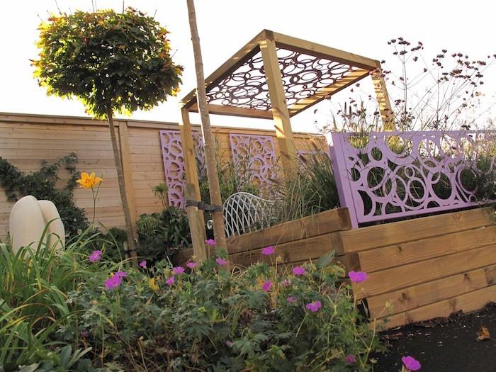 original-vrt-pergola-z-leseno-kovinsko-teraso