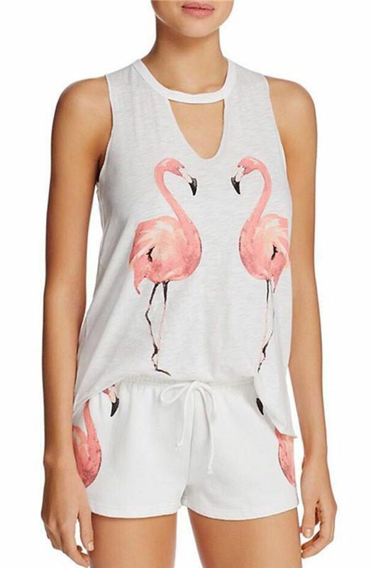 obleka za prosti čas in na plaži s tropskim dekorjem, kratke hlače, kratke hlače z vrvico, vrh v svetlo sivi barvi, kratke hlače v beli barvi, seksi obleka, dodatek flamingo