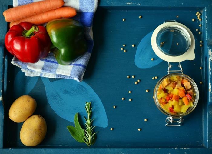 kako zasesti prosti čas, zelenjavo, recept za kuhanje, krompir, modri krožnik, kozarec za zelenjavo