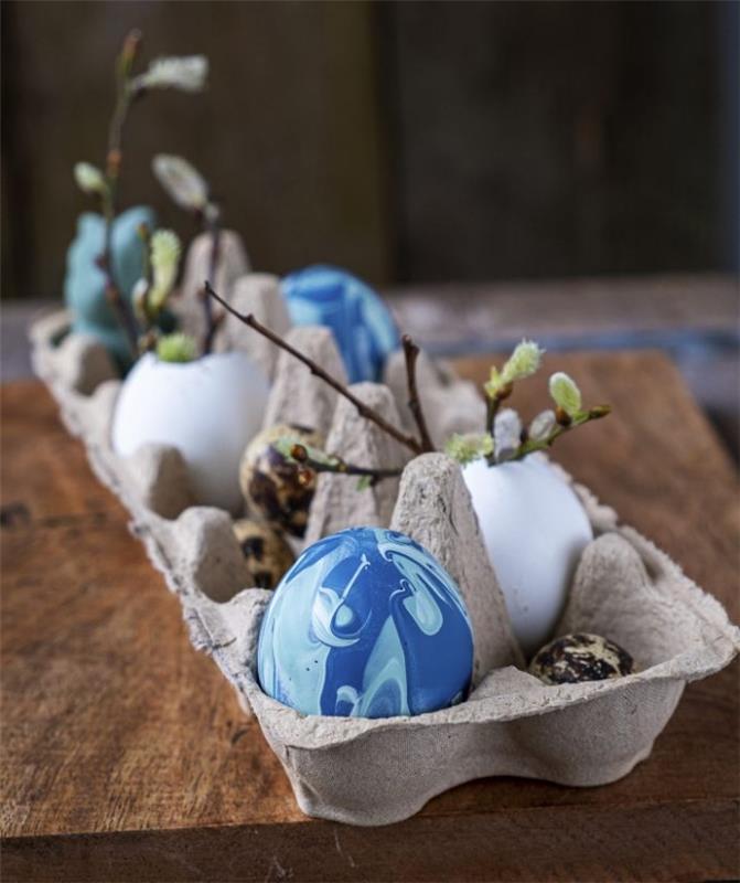 yumurta kutusu ve yumurta kabuğu etkinliği renkli mini vazolar paskalya için dekorasyon fikri