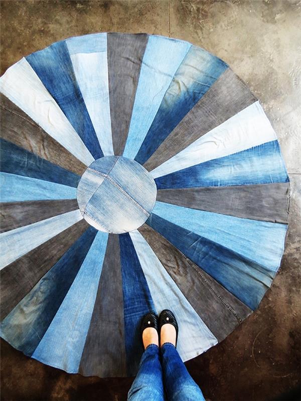 kotla ne yapılır, yuvarlak denim parçalarından yapılmış el yapımı kilim deseni, kotta diy kolay dekoratif obje