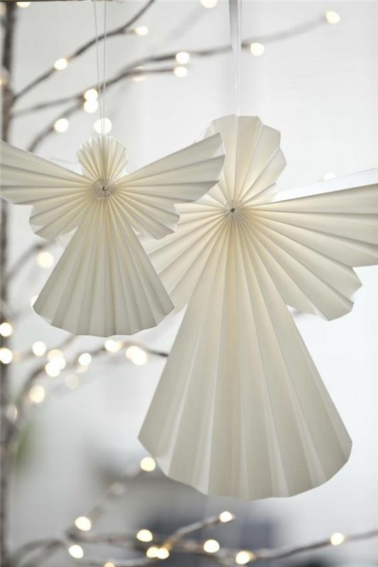 Kalėdiniai amatai, balto popieriaus angelai, pakabinti ant šakų stalo centre arba ant medžio, klostuotos formos, klostuotas popierius