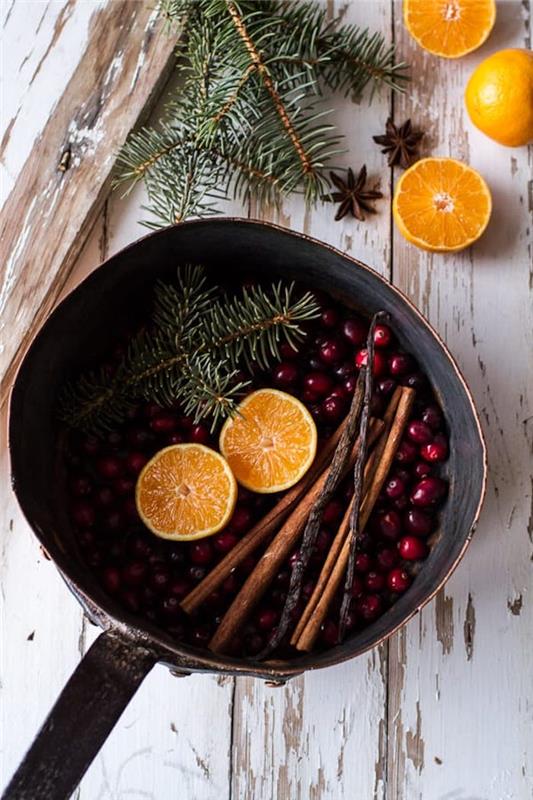 ročna dejavnost božični lonček pourri v cimetovih palčkah oranžne brusnice in vejice bora