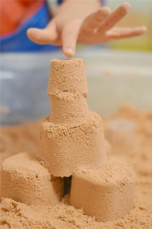 kako narediti peščeni grad doma z domačim kinetičnim peskom za modeliranje