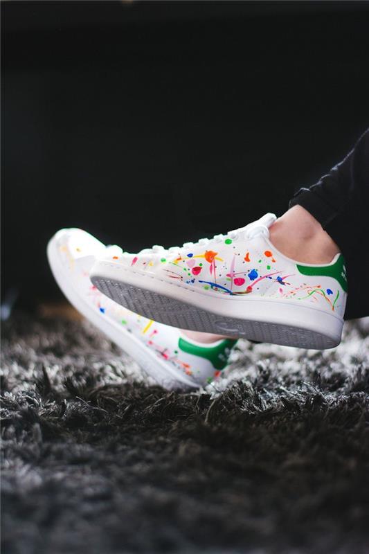 Naslikajte pisane prste na adidas po meri, bele superge, dajte si kakšno idejo o obleki s supergami Stan Smith