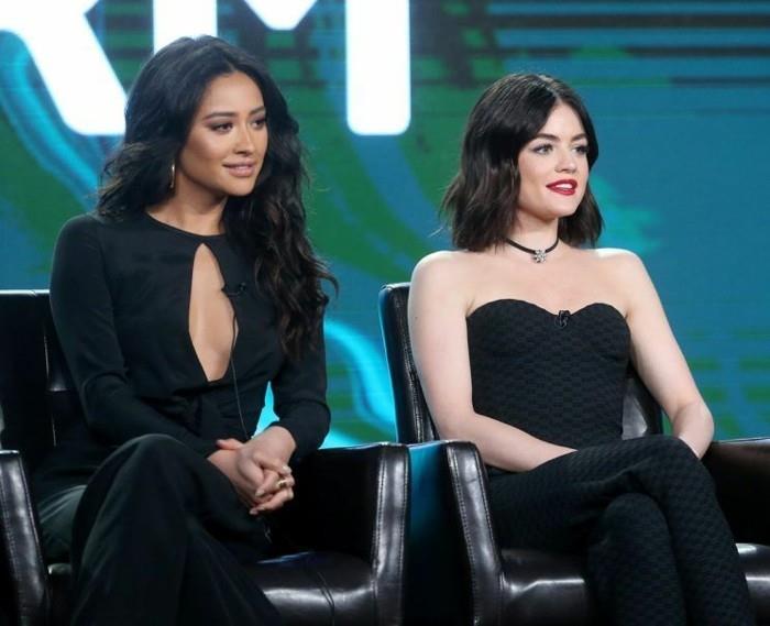 Kadın gerdanlık kolye takıları; Lucy Hale Gerdanlık ve Shay Mitchell ile Günlük Kadın Elbise