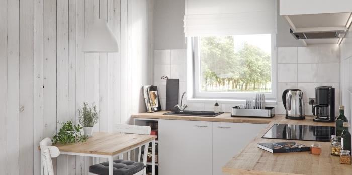 mažos virtuvės su baltomis medinėmis dailylentėmis sienų pavyzdys, baltos virtuvės išdėstymas su nerūdijančio plieno įranga