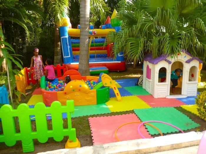 çocuk doğum günü partisi, renkli top havuzlu oyun alanı, çocuk oyun evi ve şişme kale