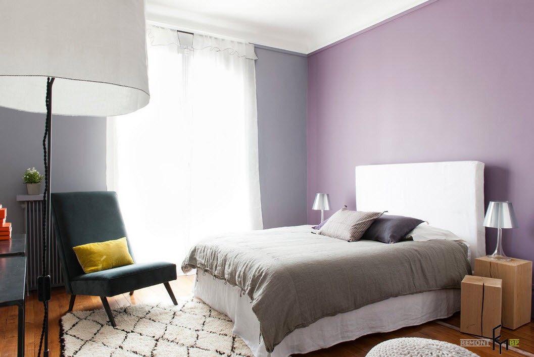 Camera da letto dai colori delicati