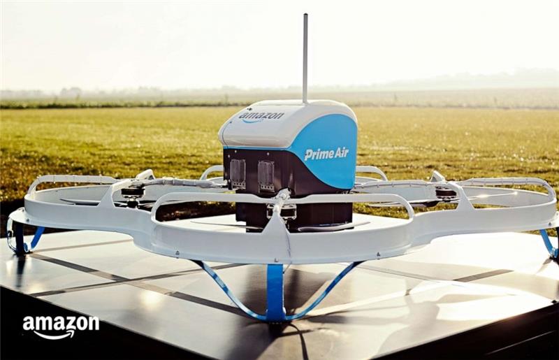 Fotografija drona Prime Air, ki sta jo predstavila Amazon in Jeff Wilke med Re: marcem 2019 v Las Vegasu