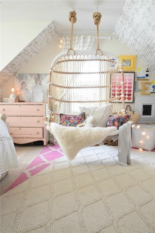 atmosfer-koza-çocuk odası-pembe-oyuncaklar-pencere-halı