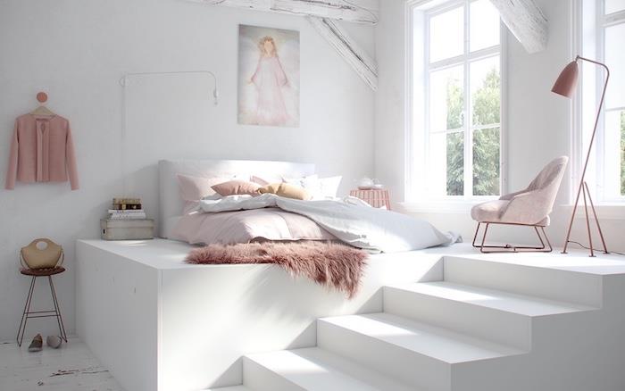 rožinės ir baltos spalvos miegamojo dekoravimo idėjos su aukštu čiužiniu, rausva avikailė, rožinė kėdė, balintas parketas, baltos sienos, balintos atviros sijos